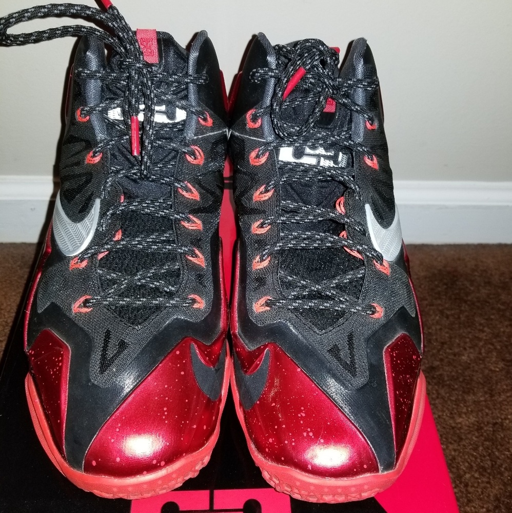 Lebron X1 Miami Heat away sneakers